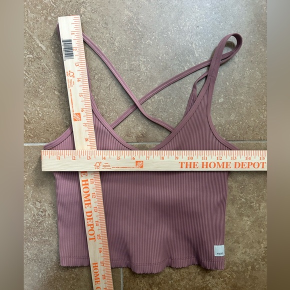 Vuori Women’s Mauve Ribbed Crop Tank size Small - Picture 6 of 8